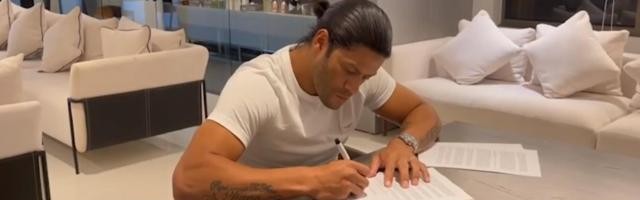 pg电子-浩克回归巴甲年薪不足230万欧 签2+1合同落叶归根