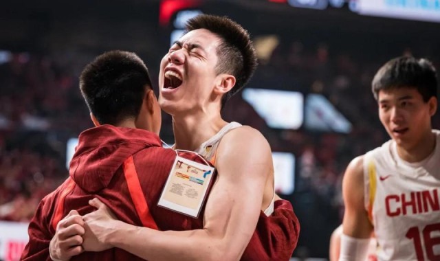 pg电子官网-落后11分完成逆转！中国男篮两连胜，掌握主动权，首支出线队诞生