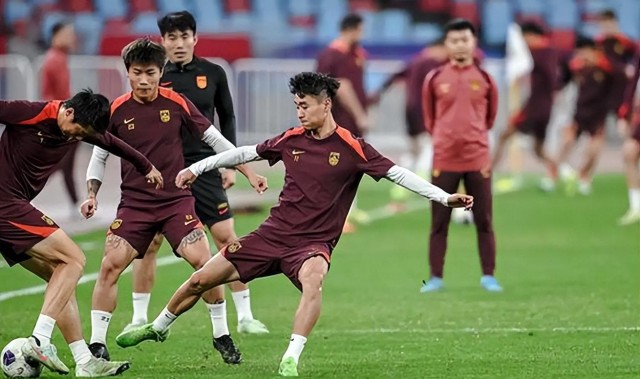 电子游戏平台-振奋！中国男足逼平身价十亿豪门，天才中锋爆发，给U23做出榜样
